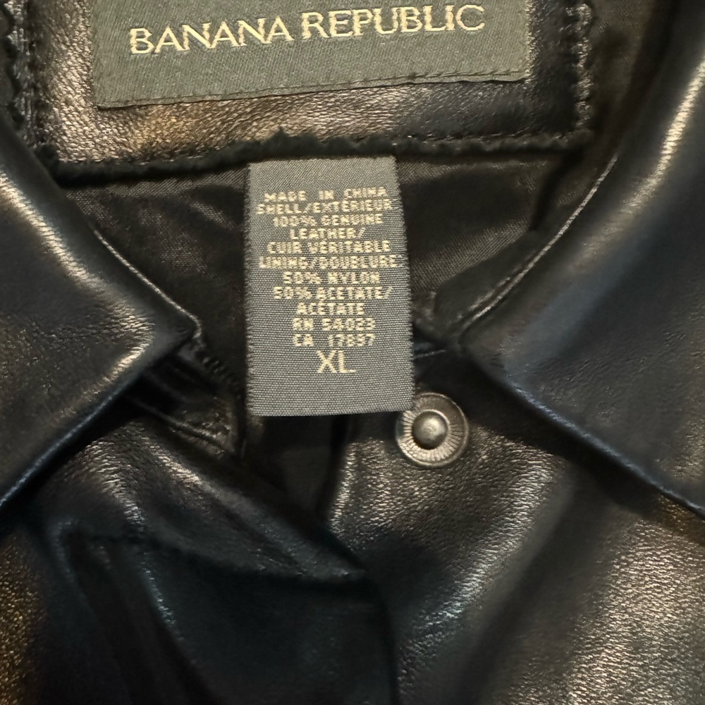 Woman genuine leather coat black color . Size L/XL.Banana Republic brand. - Picture 2 of 6